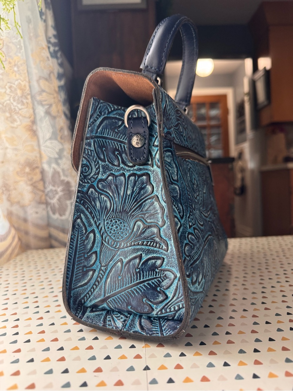 Shoulder Bags - Picture 4 of 12